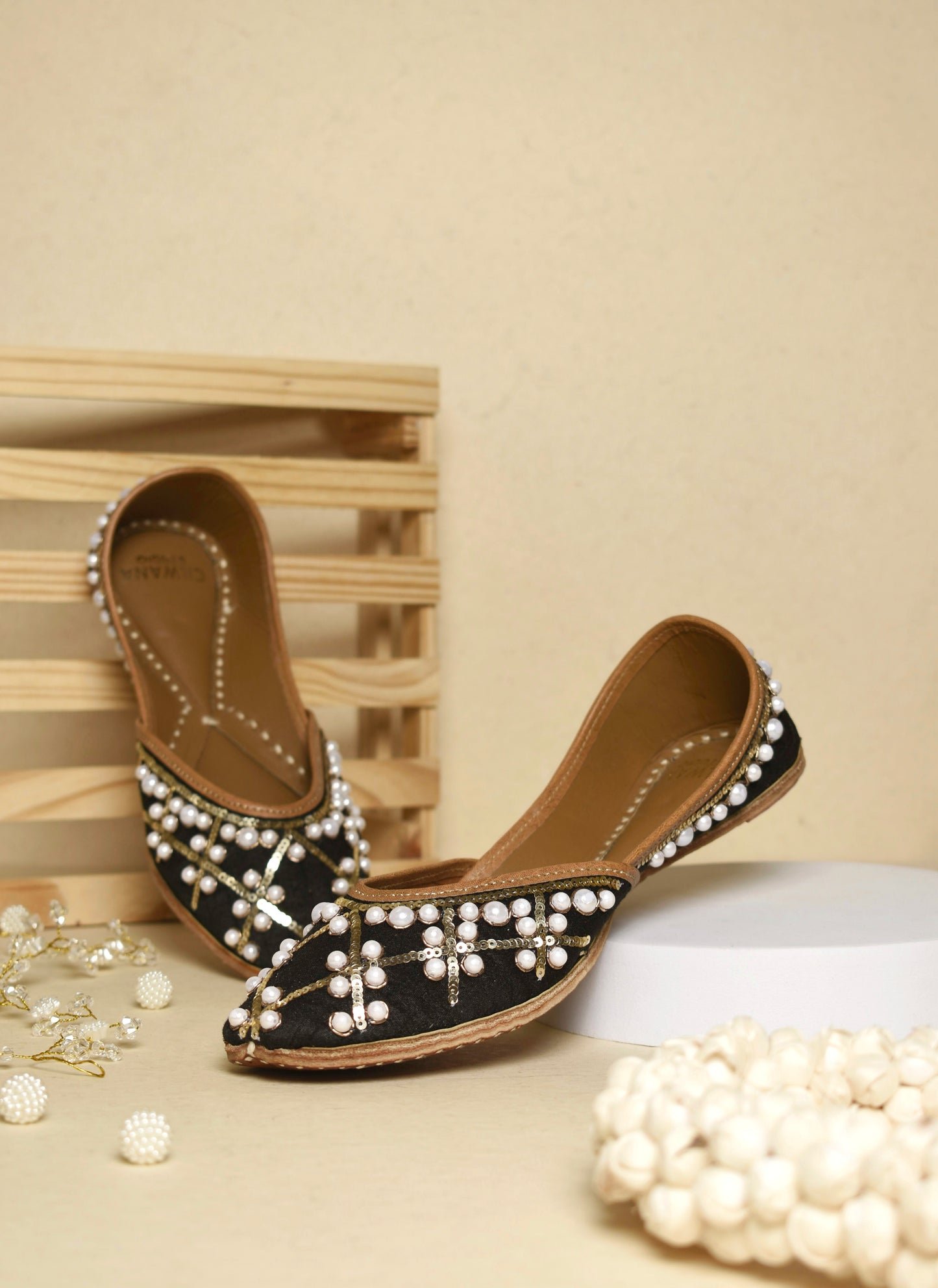 Black Pearl Jutti