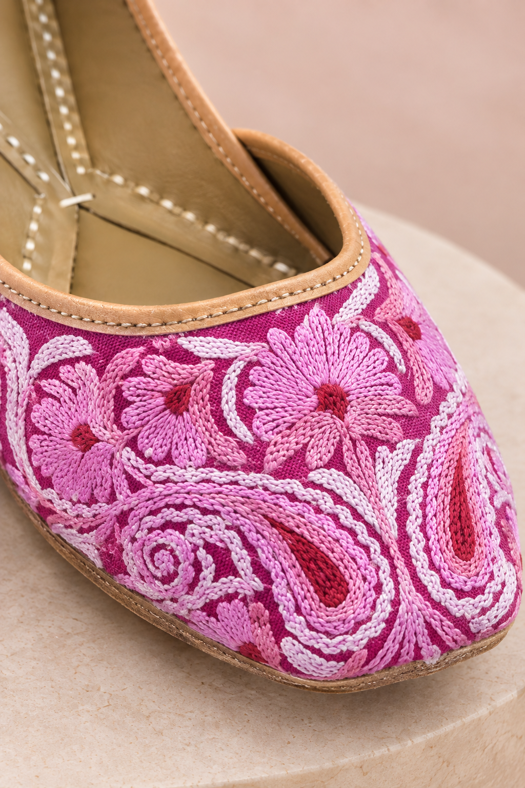 Pink Gul Aari Jutti