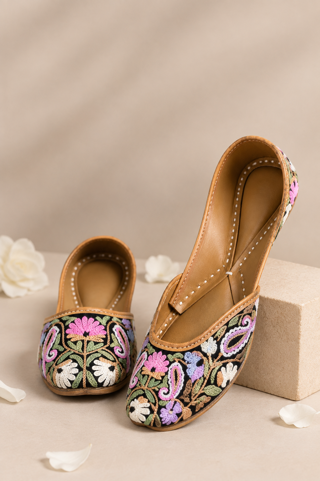 Black Floral Aari Jutti
