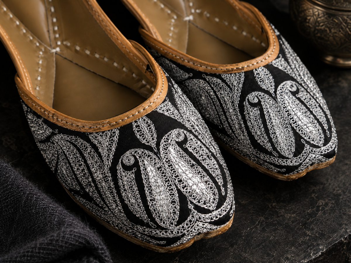 Kashmiri Black & Silver Tilla Jutti