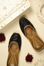 Black on Black Jutti