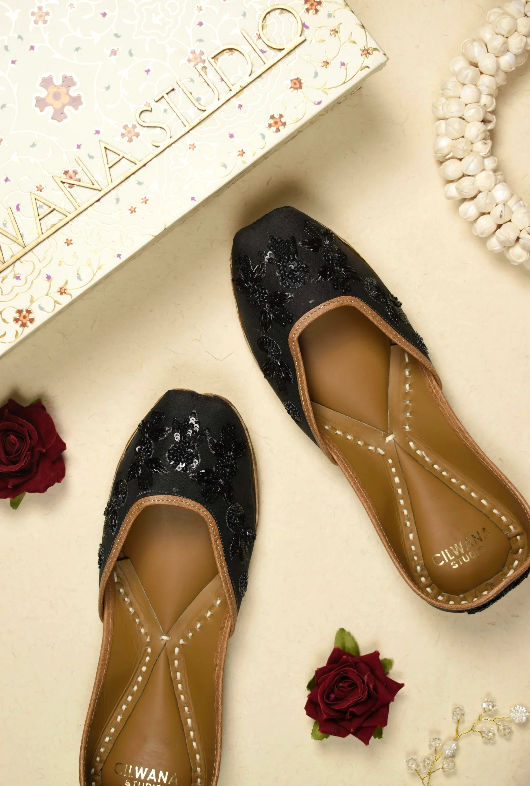 Fizzy Goblet Girl Juti Black Black Punjabi Juti Women's Juti