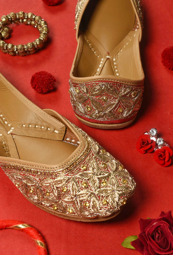 Red Heavy Dhabka Jutti