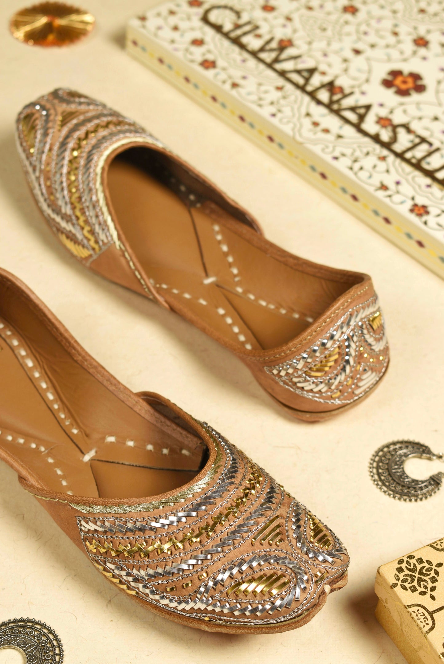 Silver And Glolden Pitta Almond Jutti