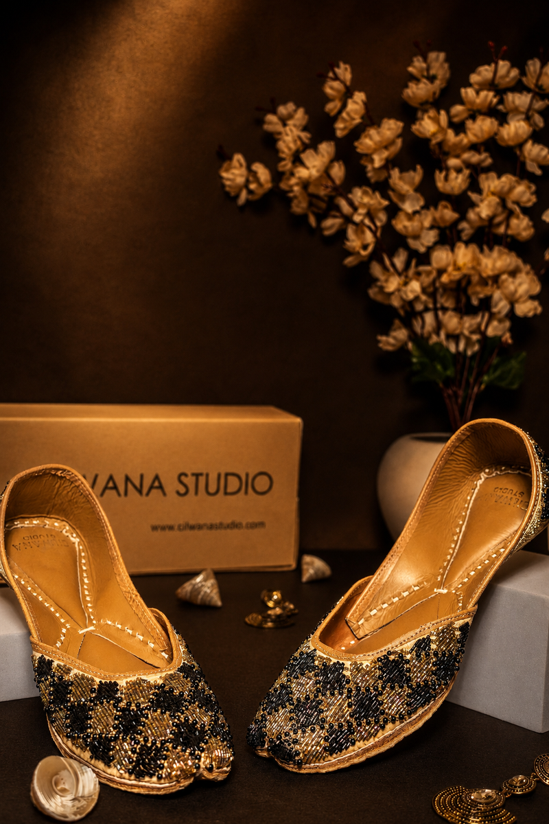 EMBROIDERED JUTTIS