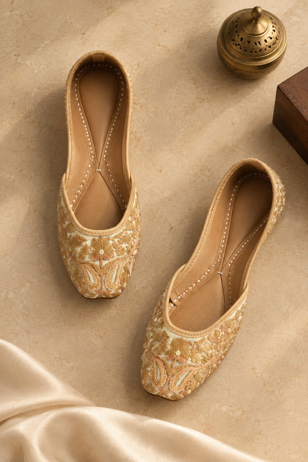 Beige Floral Aari Jutti