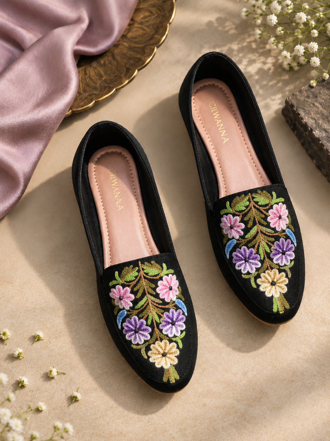 Black Floral Aari Jutti