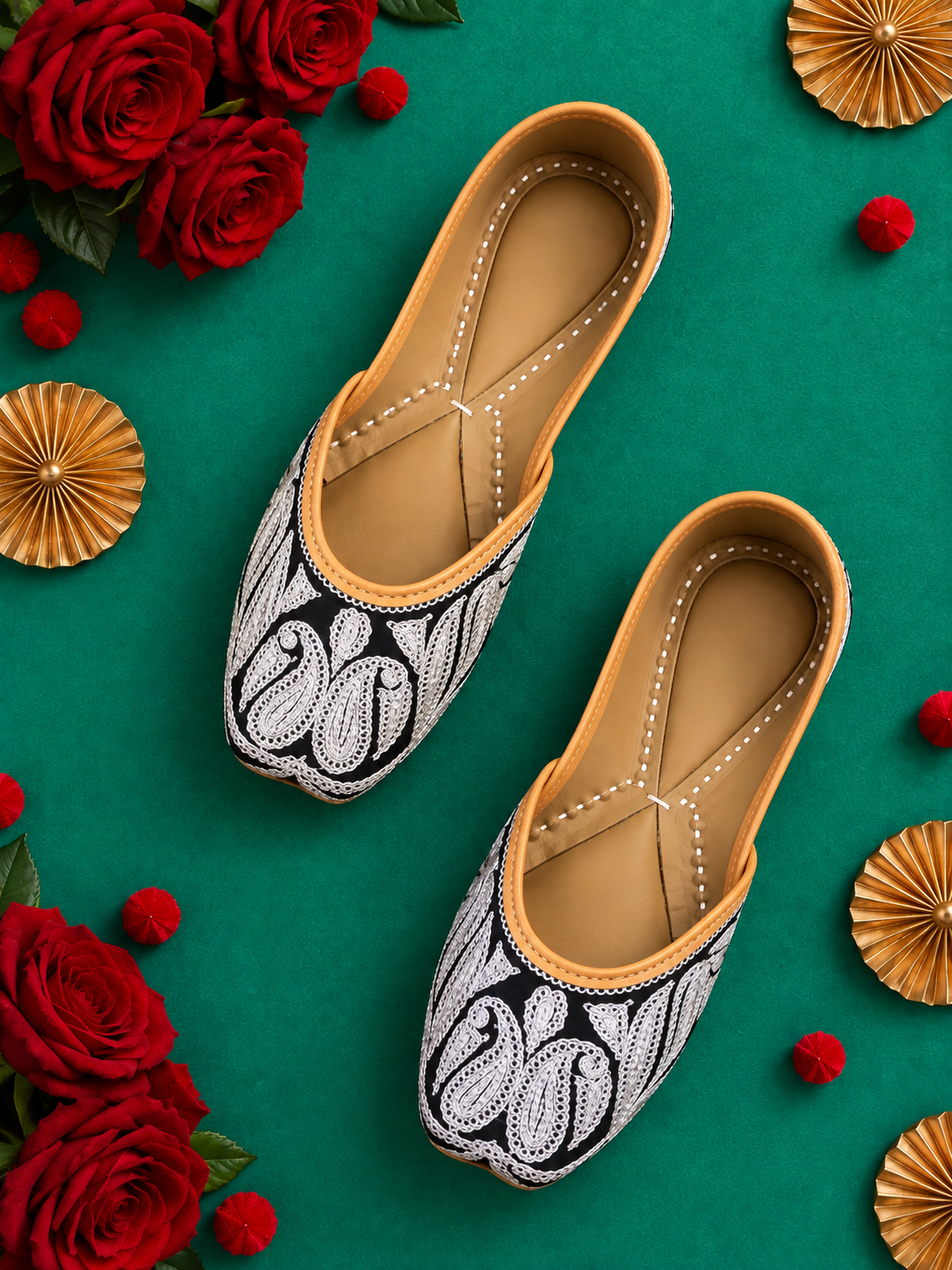 Black&White Aari Jutti