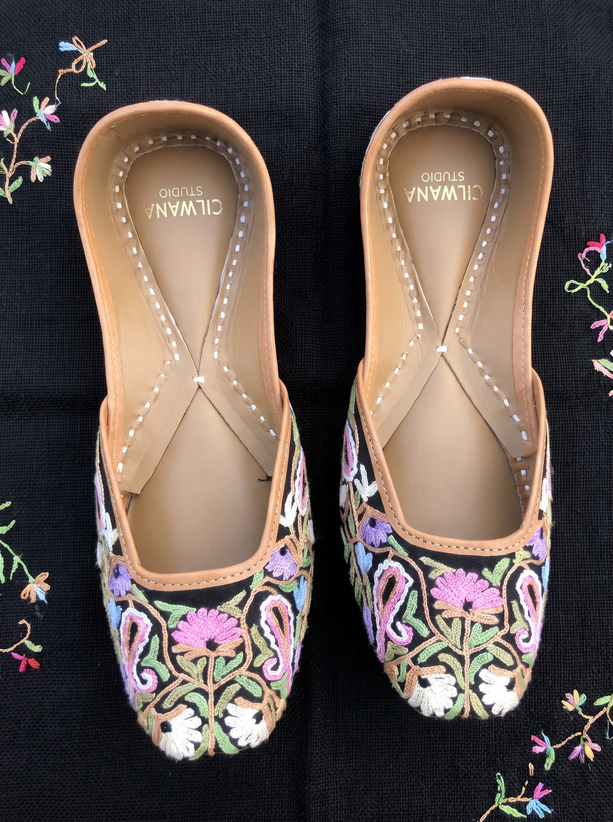 Black Multi Floral Aari Jutti