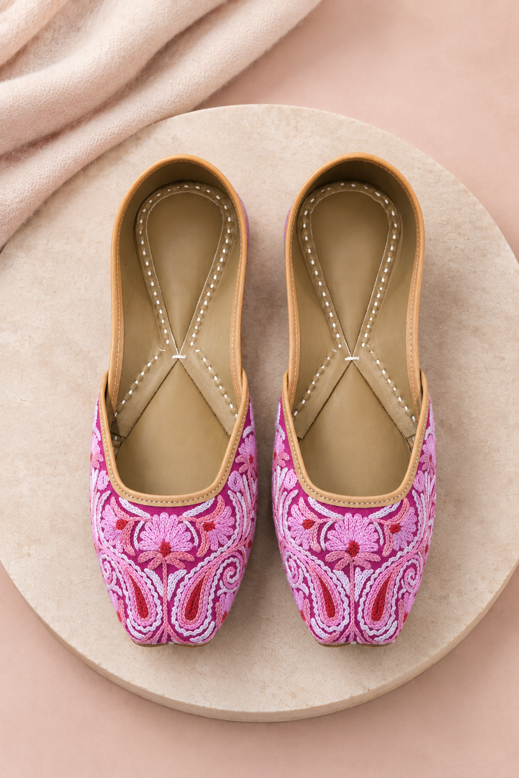 Pink Gul Aari Jutti