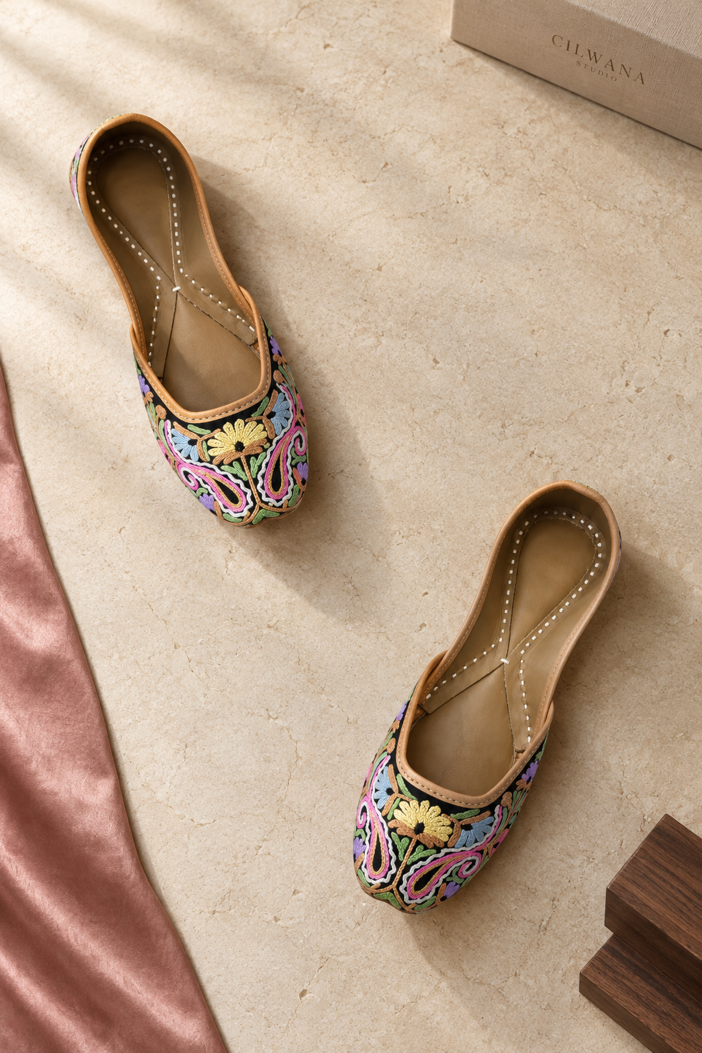 Multi Color Aari Jutti