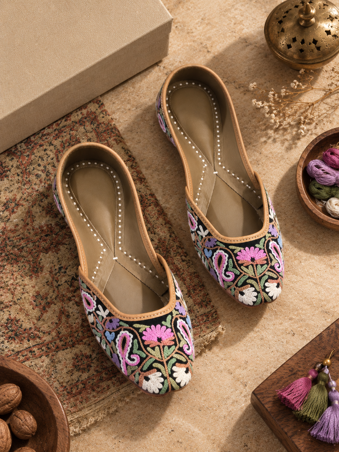Black Floral Aari Jutti
