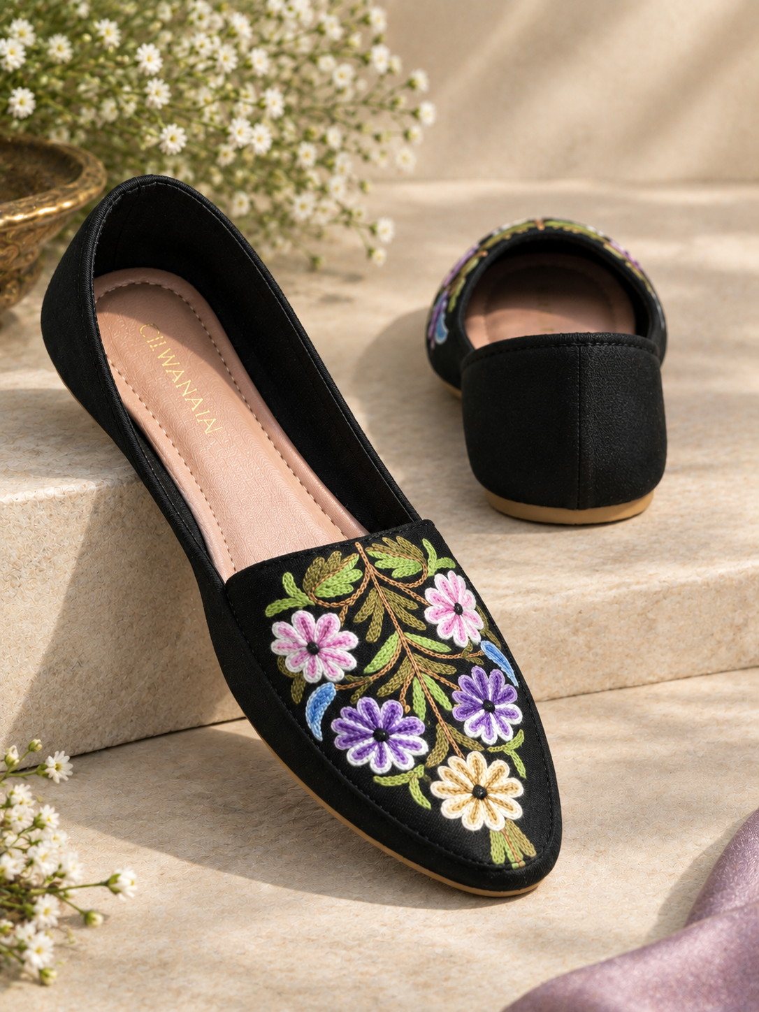 Black Floral Aari Jutti