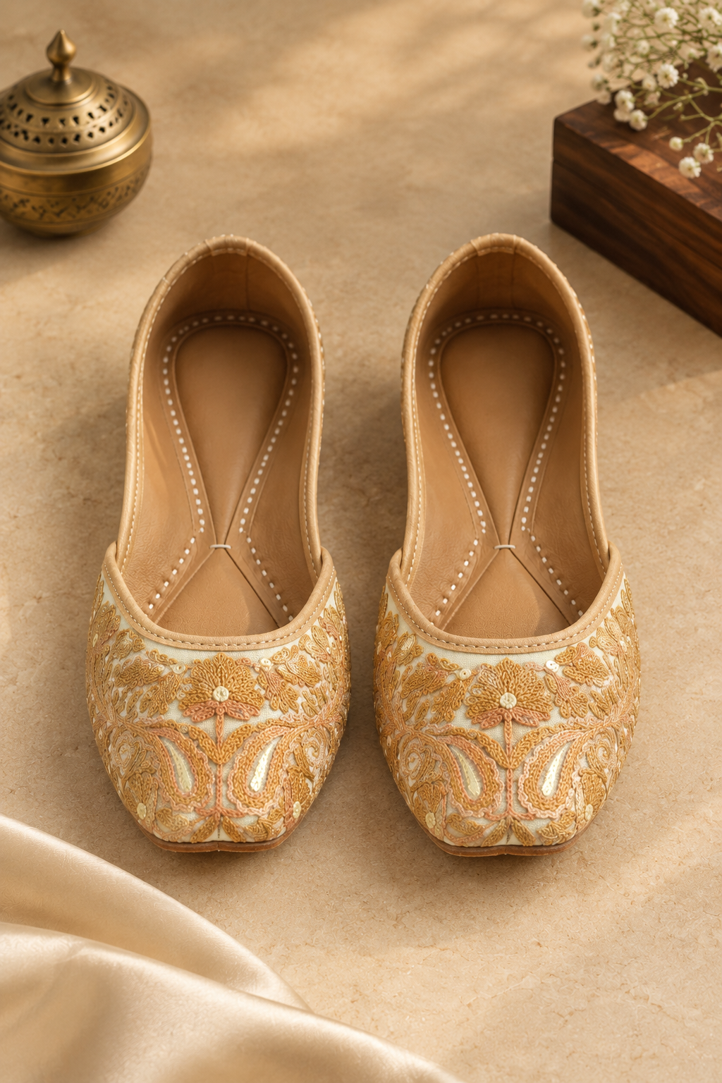 Beige Floral Aari Jutti