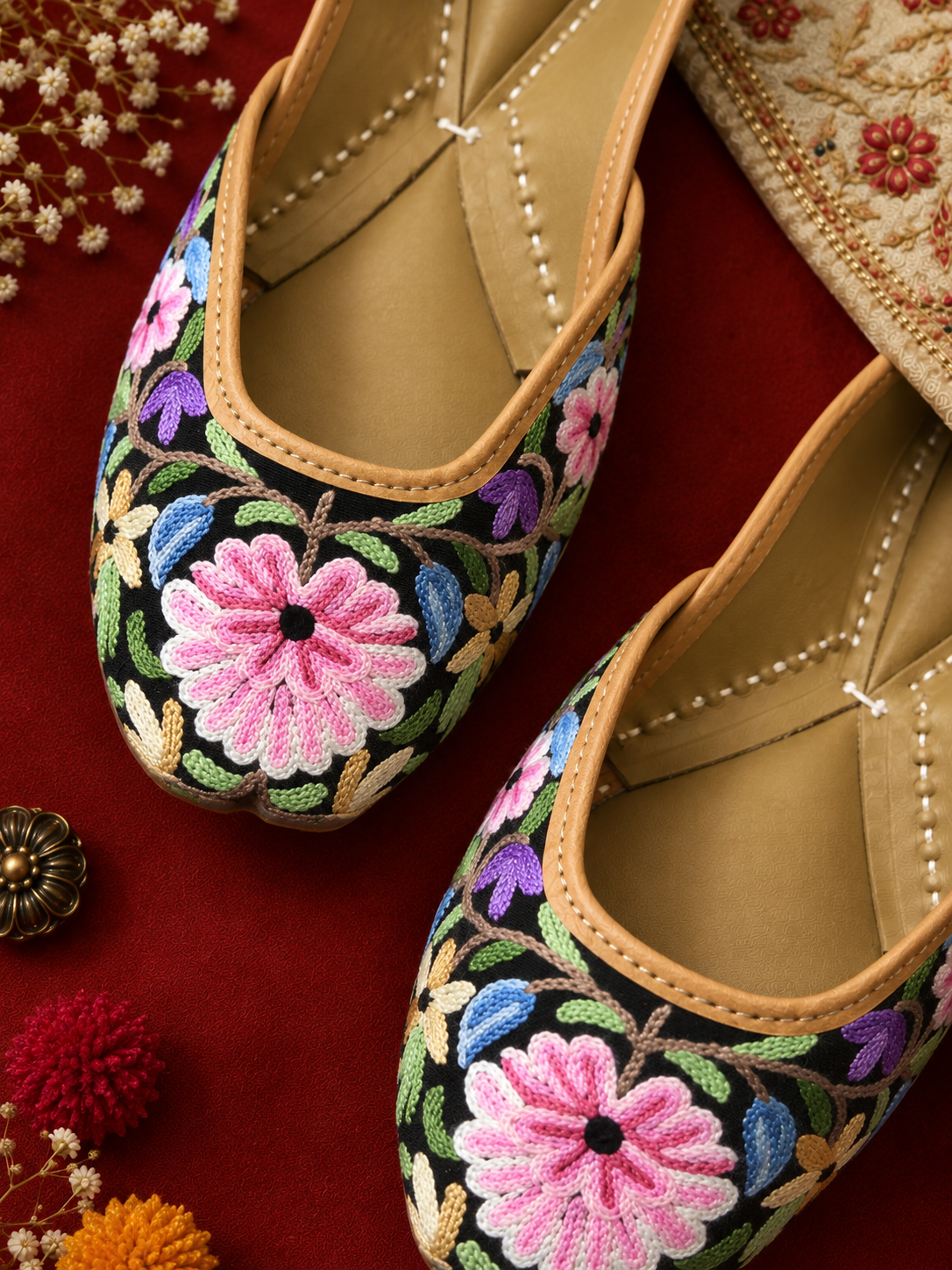 Multi Color Aari Jutti