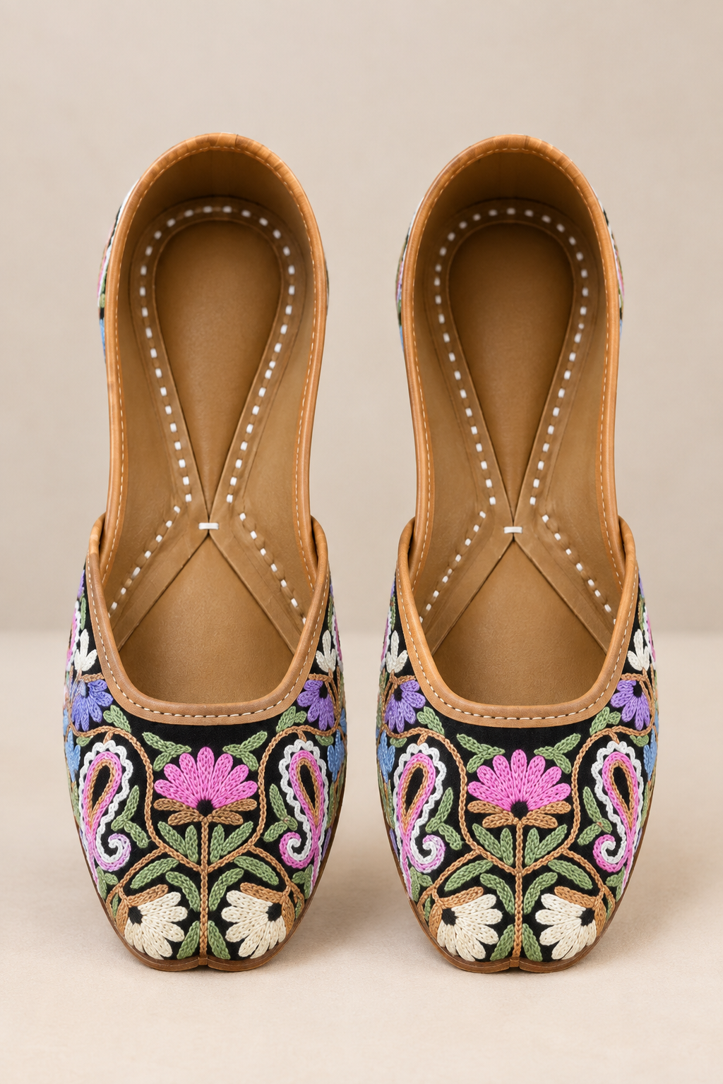 Black Floral Aari Jutti
