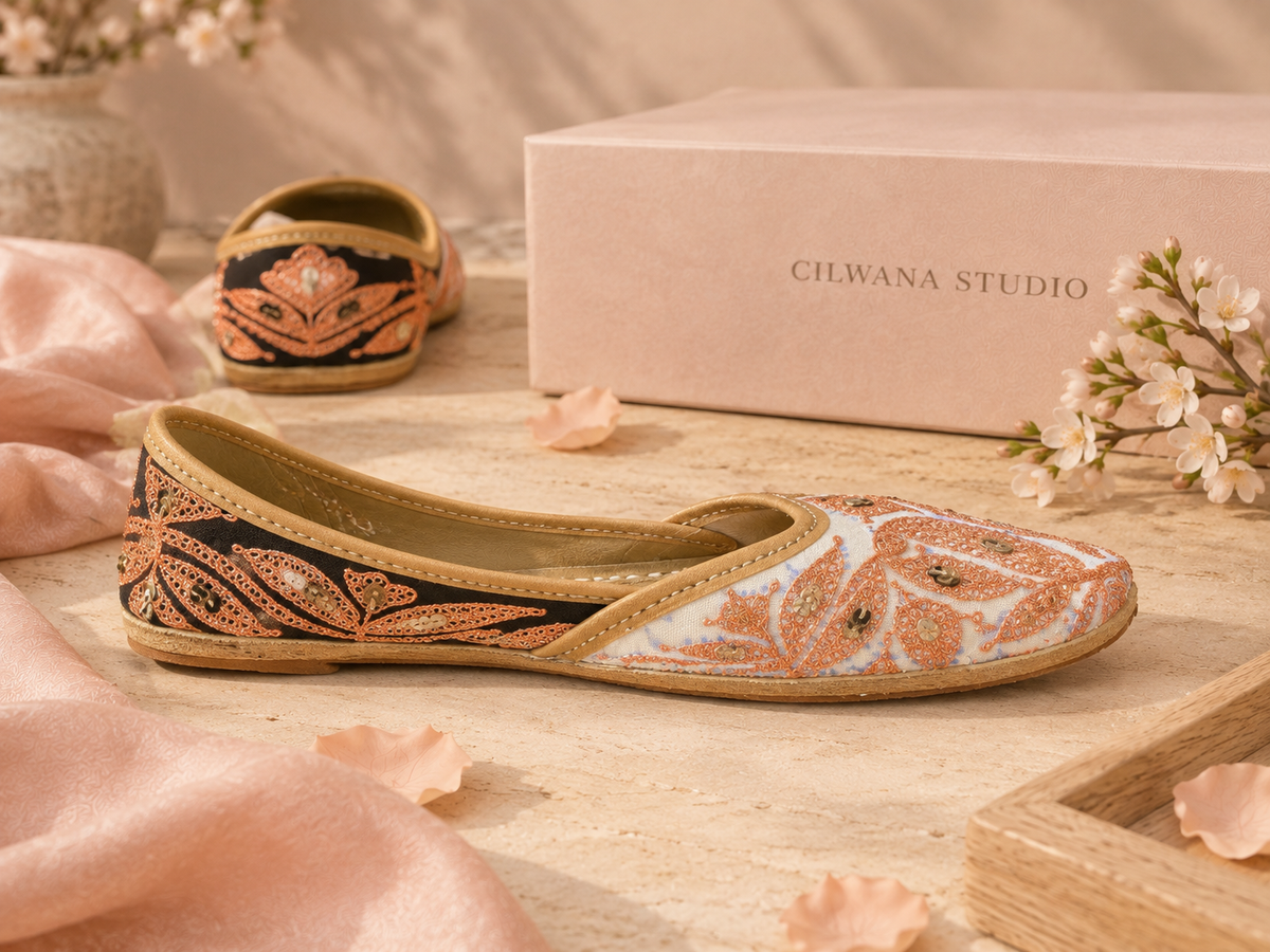 Peach  Floral  Aari Jutti