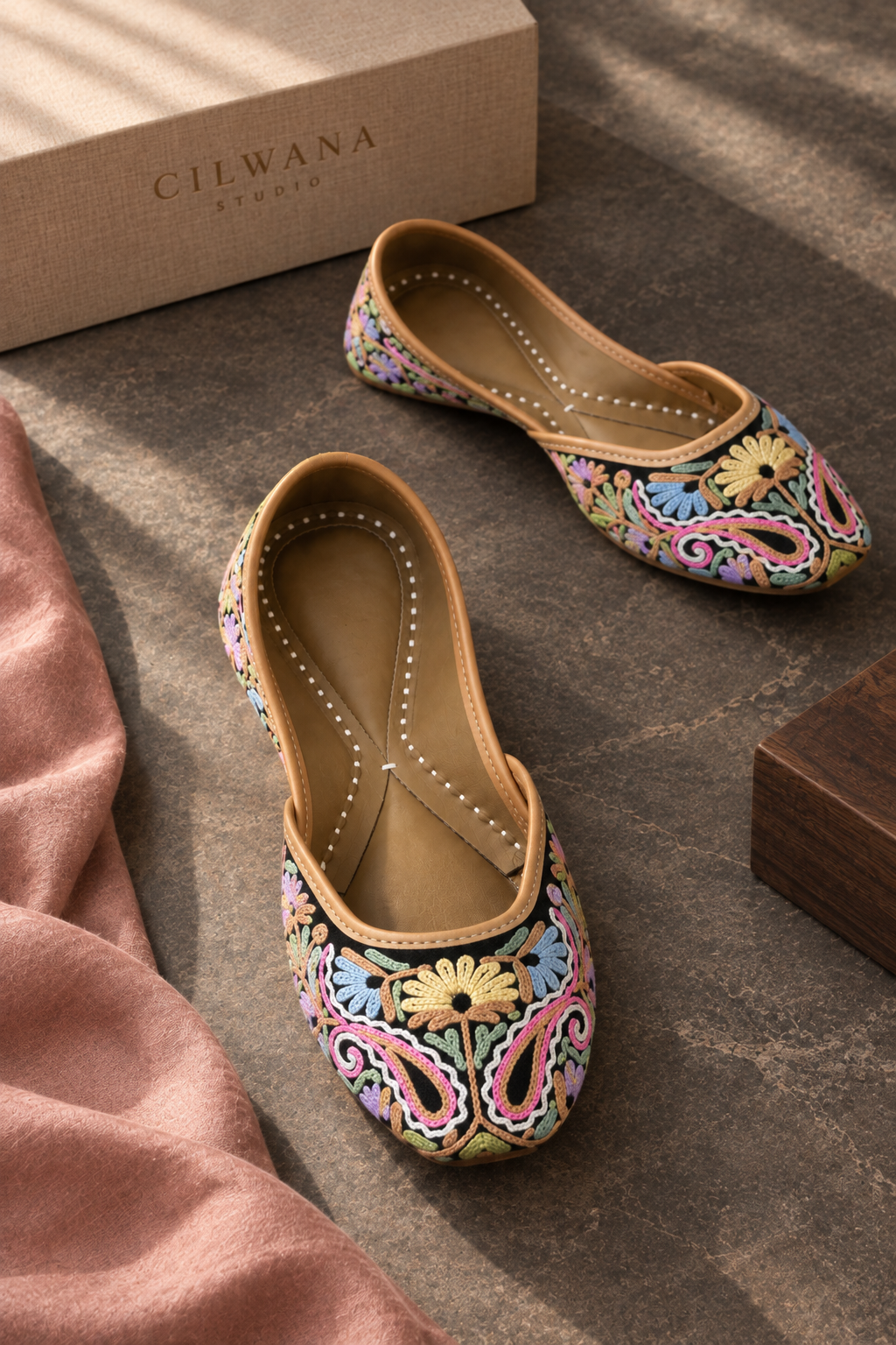Multi Color Aari Jutti