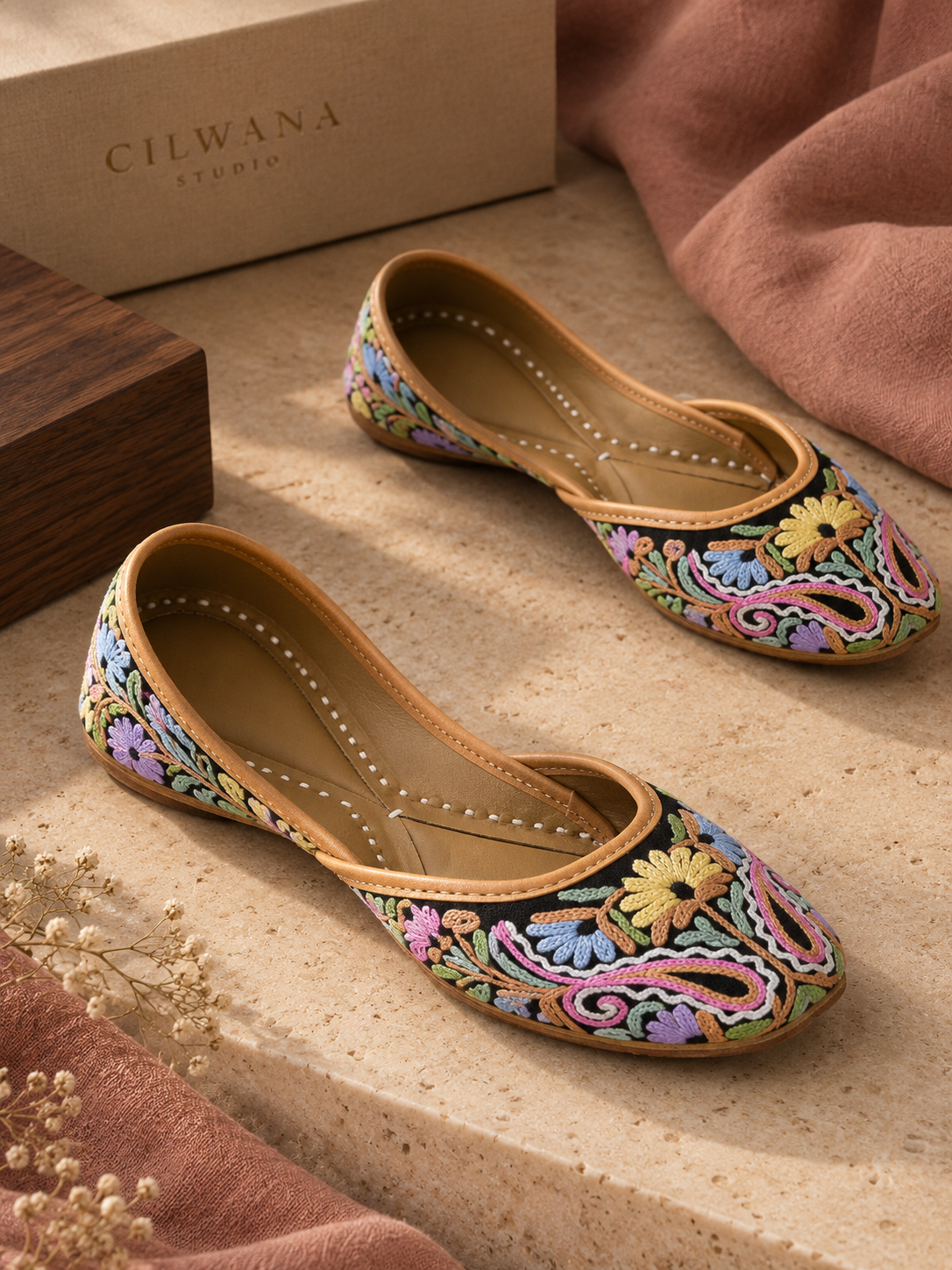 Multi Color Aari Jutti