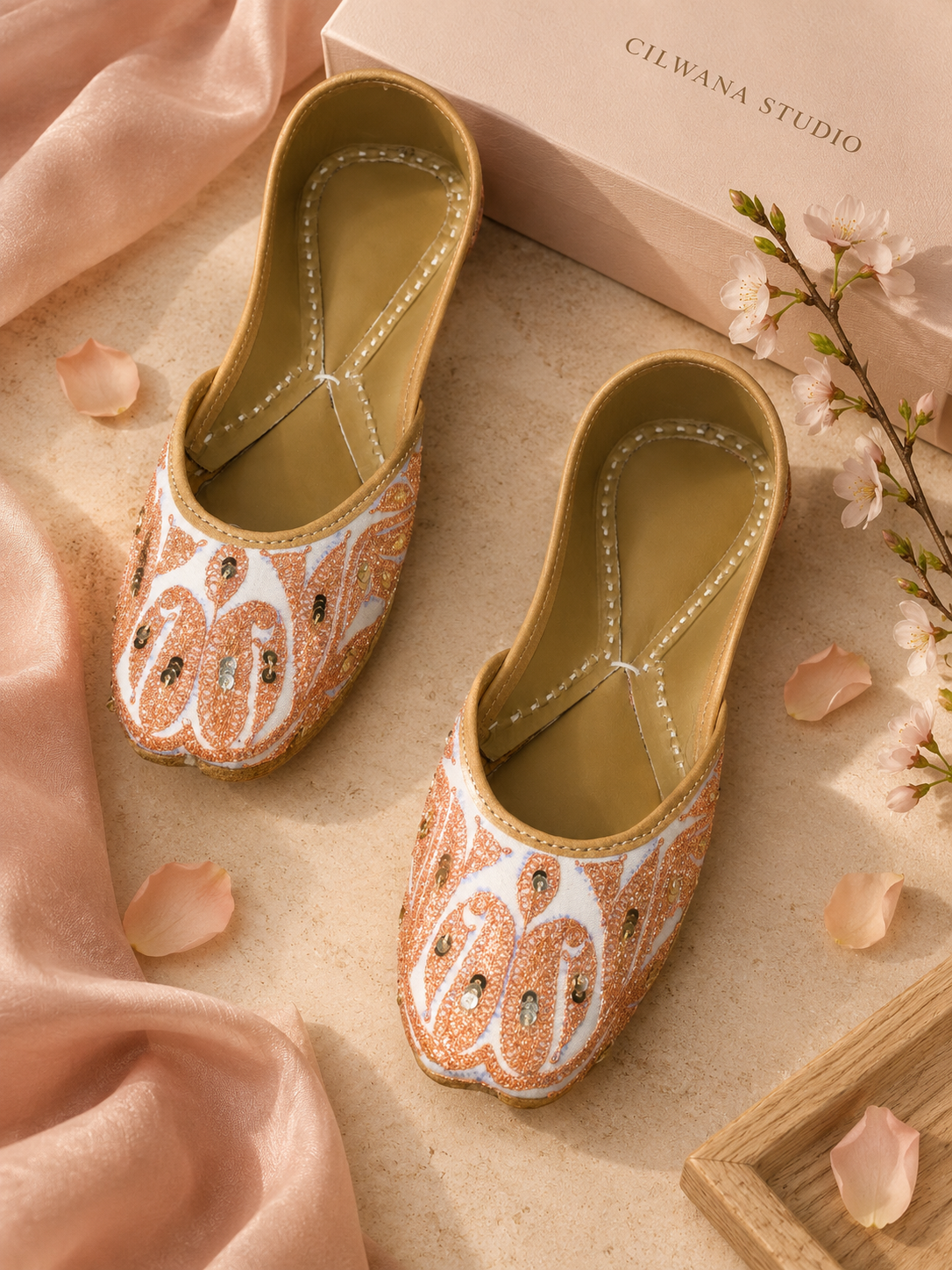 Peach  Floral  Aari Jutti