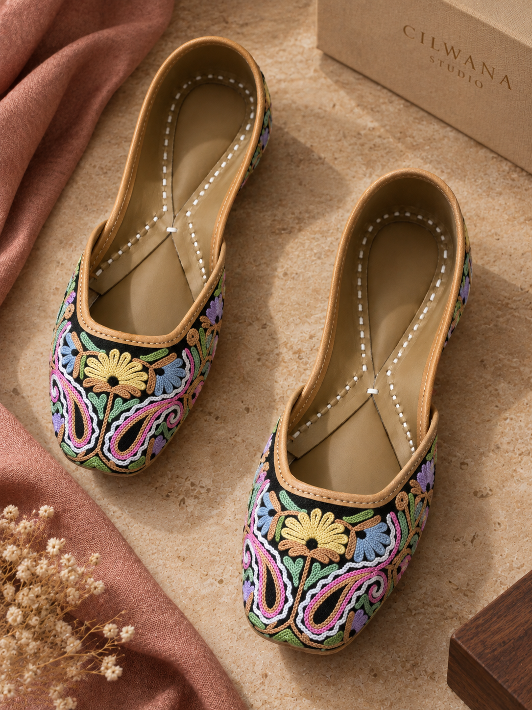 Multi Color Aari Jutti