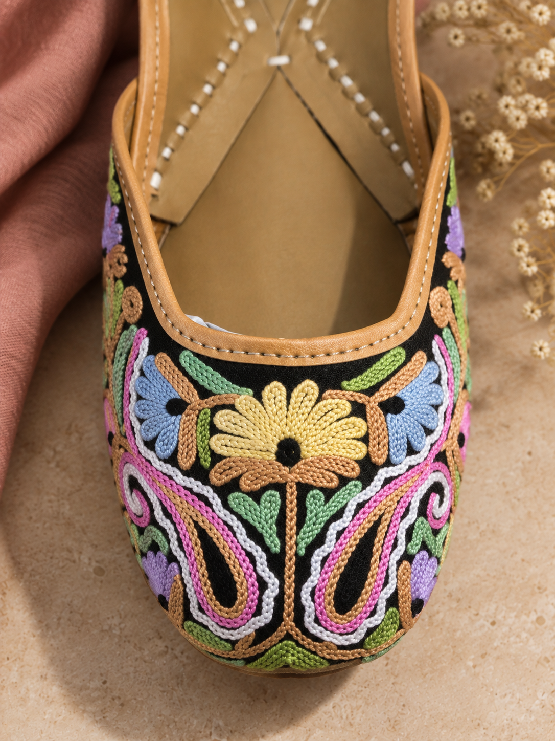 Multi Color Aari Jutti